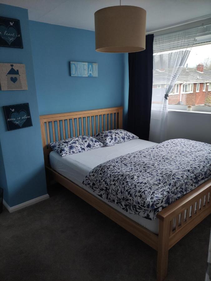 3 Bed House In Walsall, Perfect For Contractors & Leisure & Free Parking Kültér fotó