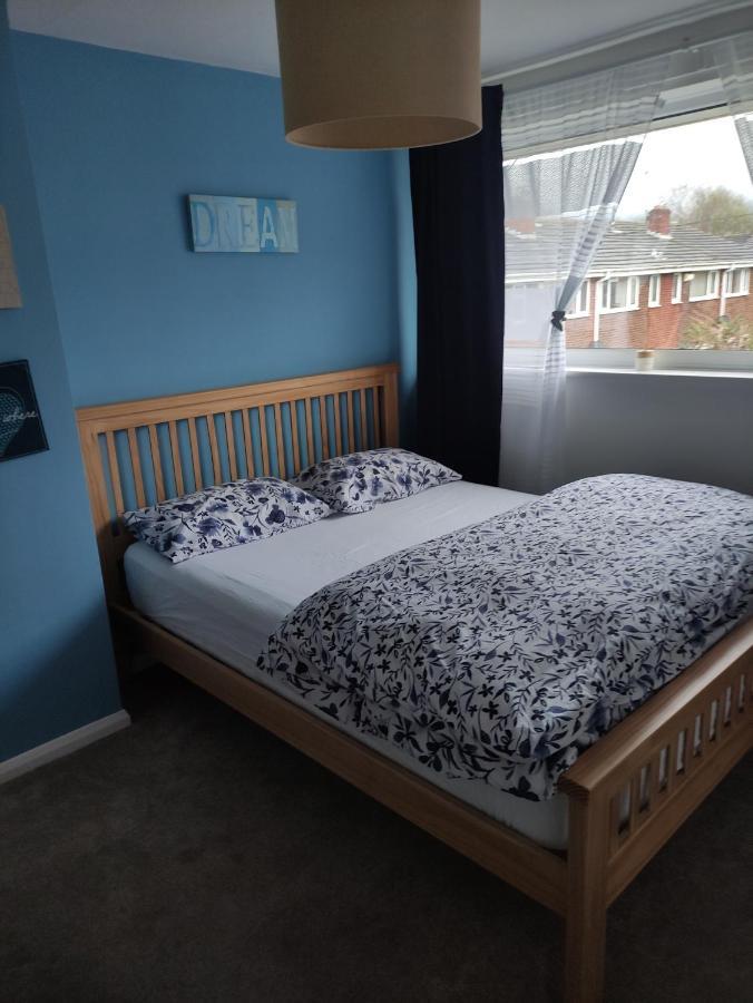 3 Bed House In Walsall, Perfect For Contractors & Leisure & Free Parking Kültér fotó