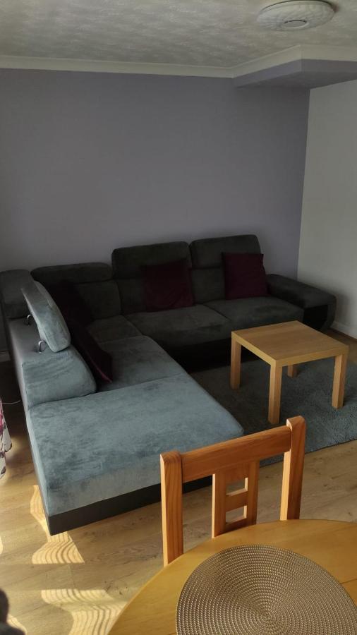 3 Bed House In Walsall, Perfect For Contractors & Leisure & Free Parking Kültér fotó
